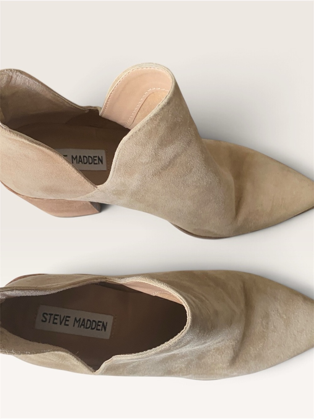 Steve Madden Alyse Suede Pointed Toe V-Cut Out Stacked Block Heel Ankle Booties - Picture 5 of 6